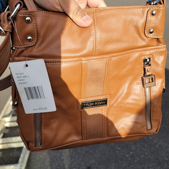 Tyler Rodan - Picture 3 of 4